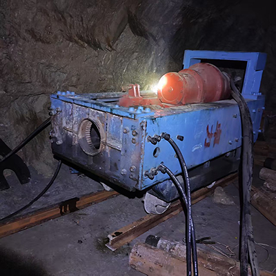 河北反井鉆機(jī)座機(jī)準(zhǔn)備開干