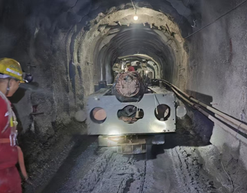 反井鉆機操作工的日常工作 反井鉆機操作工的日常工作