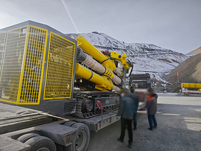 6米直徑天井鉆機(jī)設(shè)備到達(dá)吉林